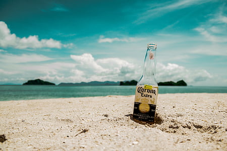 Playa, cerveza, desenfoque de, botella, Close-up, nubes, luz del día