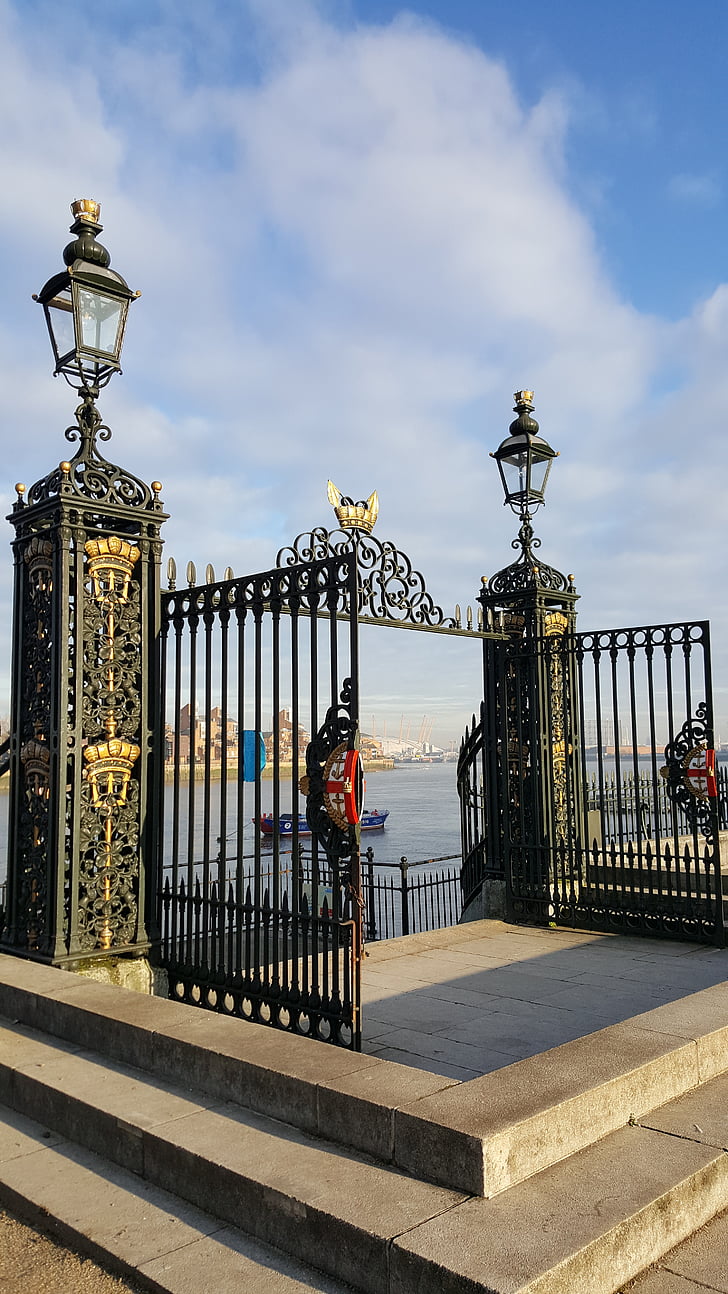 Greenwich, Gate, mở thames