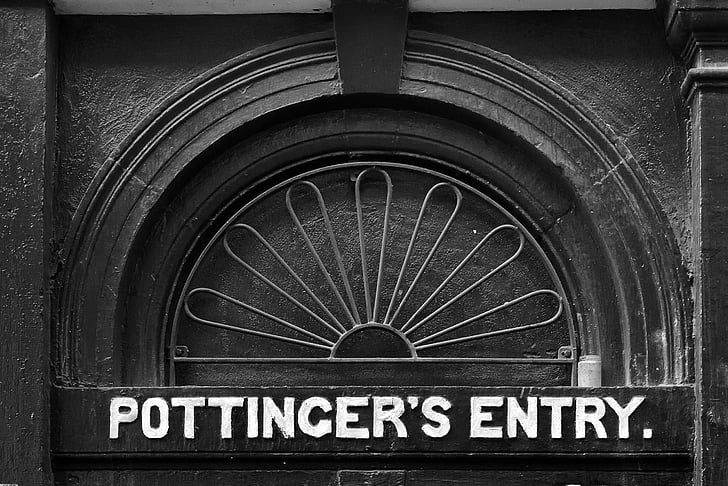 bramy, wpis firmy Pottinger, Belfast