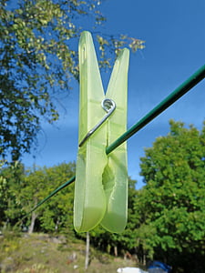 clothespin, din material plastic, sârmă