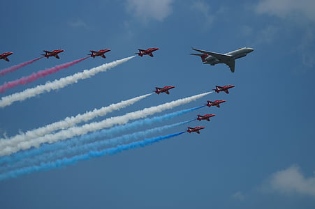 красные стрелки, Королевские военно-воздушные силы, RAF Уоддингтон, формирование полета, формирование перелётов, форсунки, военные самолеты