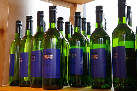 veini pudelid, veinid, valge vein, alkoholi, veini müük, veinipudel vahemik, riiul