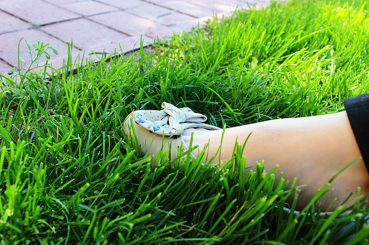 Sepatu, rumput, hijau, alas kaki, gaya hidup, musim panas, Kolam