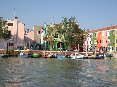 Burano, Italija, kulture, čolni, hiše