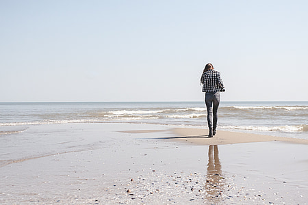pludmale, sieviete, staigāt, ūdens, jūra, jaunais, harmonija