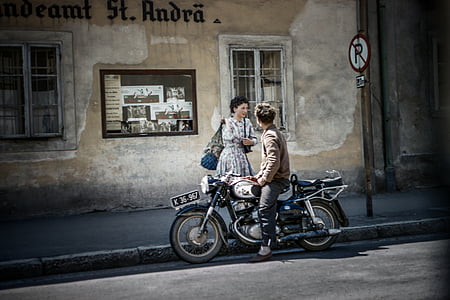 人, 男, 女性, オートバイ, 道路, 古い, 建物