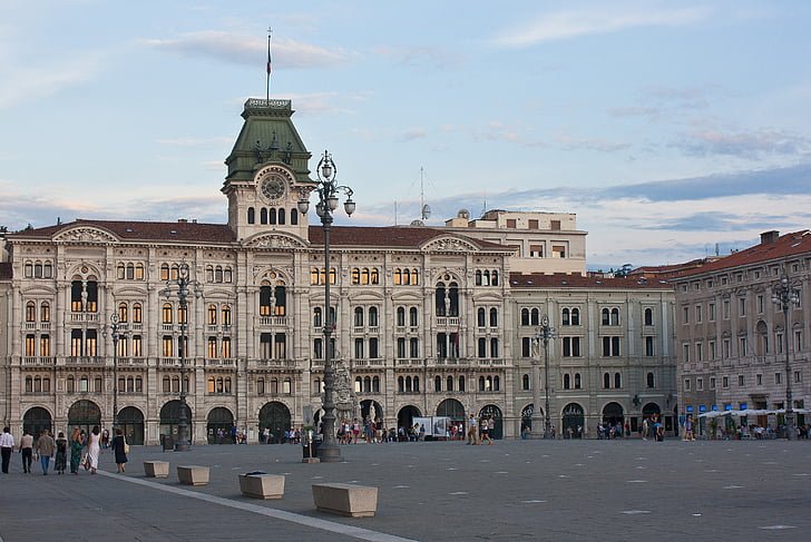 Trieste, Italia, Plaza, edificios, Ayuntamiento de la ciudad