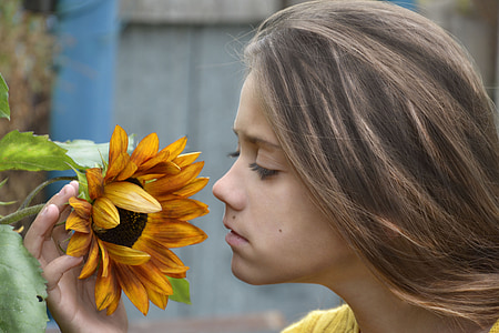 Dziewczyna, Słonecznik, kwiat, kobiety, Natura, ludzie, piękne