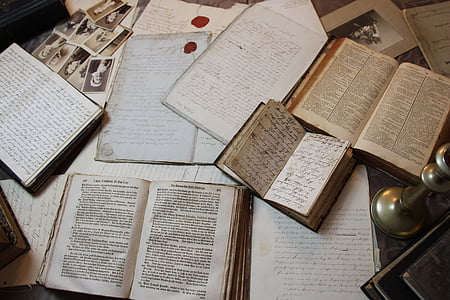 παλιά βιβλία, γραμματοσειρά, χαρτί, σε εσωτερικούς χώρους, Οι άνθρωποι δεν, Εφημερίδα, τα μέσα μαζικής ενημέρωσης