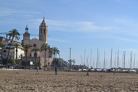 Barcelona, Sitges, pludmale, baznīca, Spānija