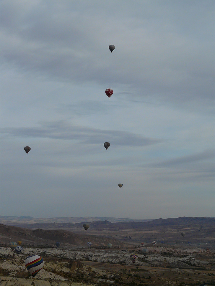 karstā gaisa baloni, piezemētiem aerostatiem, karstā gaisa balons braukt, gaisa sporta, putekļaina, muša, Kapadokija