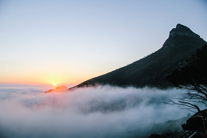 φωτογραφία, βραχώδη, βουνό, περιβάλλεται, ομίχλες, κοιλάδα, τοπίο