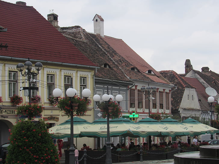 cisnadie, Transilvanija, Rumunija, centras, terasos, stogai
