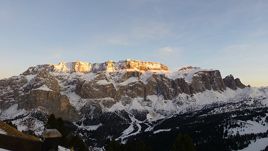 Dolomites, Sella solide, Italie, montagnes, neige, ciel bleu, coucher de soleil
