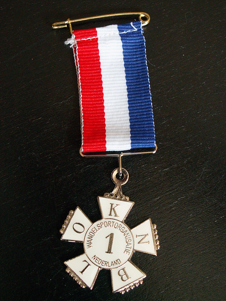 medal, avondvierdaagse, red white blue, hiking