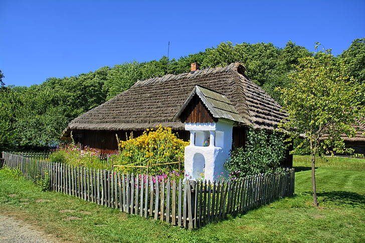Sanok, музей на открито, селска къща, дървени топки, на покрива на, Полша, стар