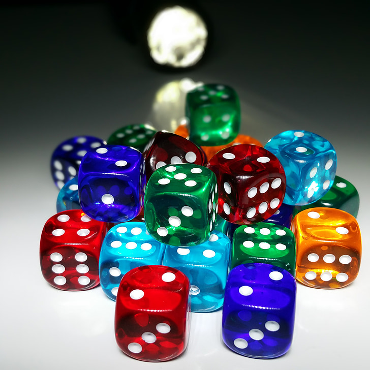 κύβος, τύχη, τυχερές χωρίζουν σε τετράγωνα, πολύχρωμο, Παίξτε, ζάρια