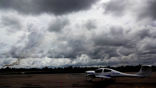 nubes, avión, Diamond, azul, aire, nublado, campo de aviación