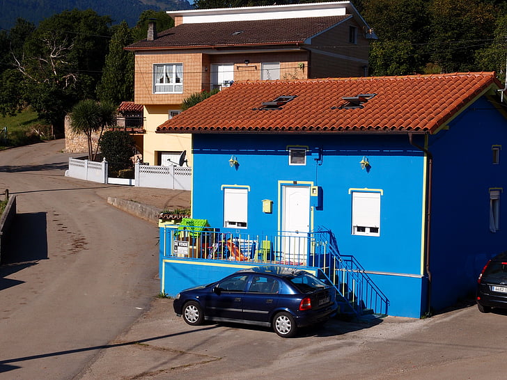 dům, modrá, lidé
