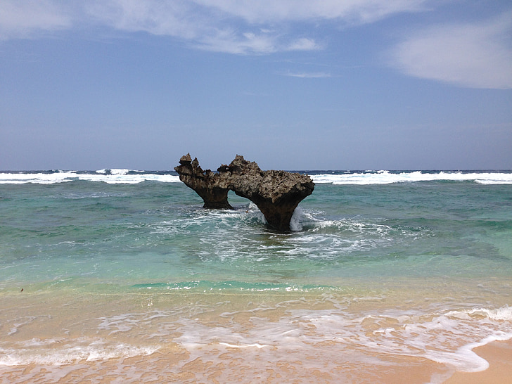 Okinawa, mare, roccia di cuore