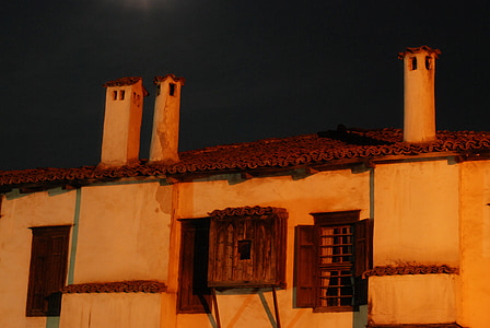 Zlatograd, Bulgária, casa, arquitetura, noite, luz da lua, revival