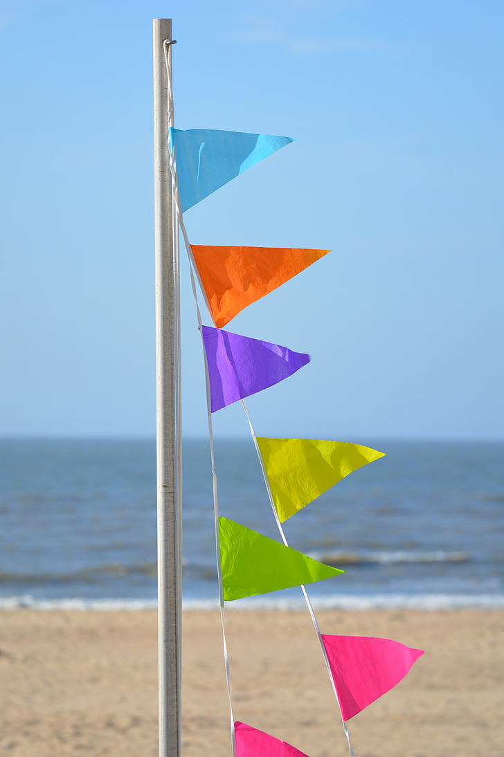 Mar, Banderoles de color, banderes, l'estiu, cel blau, relaxació, vacances