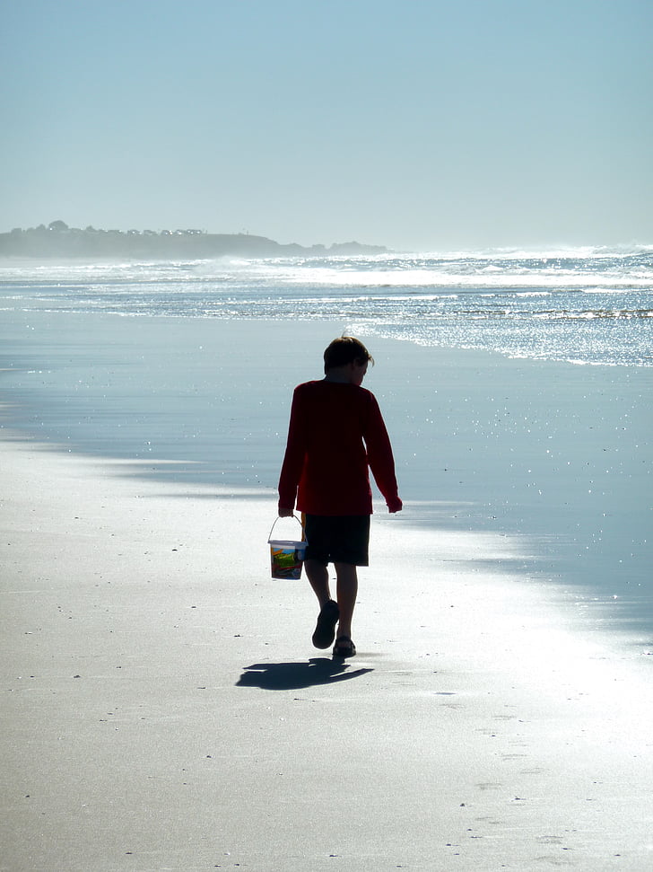 menino, pé, balde, sozinho, areia, praia, à beira-mar