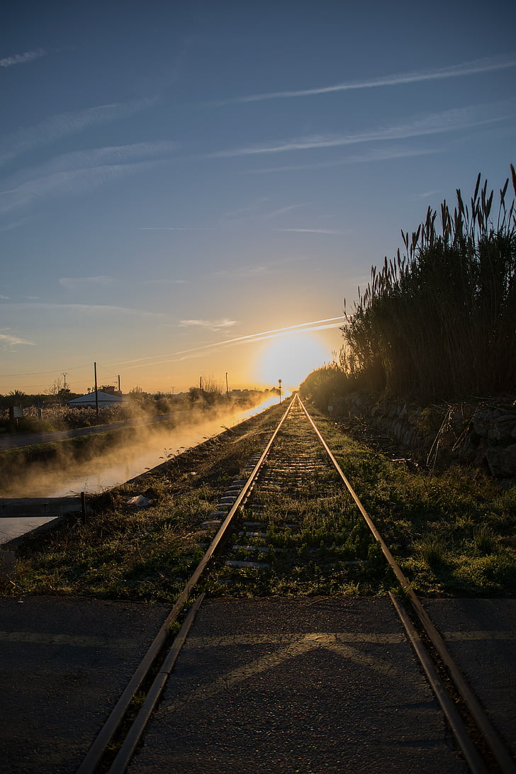 Via, Hajnal, nap, Horizon, a vonat