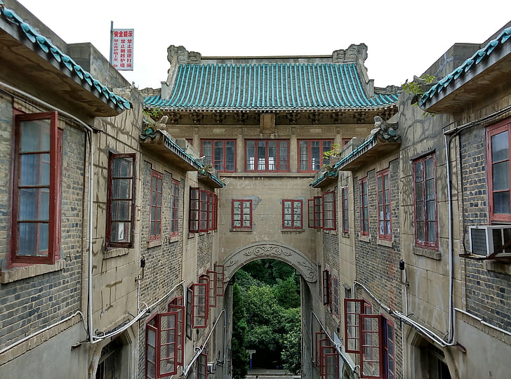 Wuhan university, wiśnia top, stare budynki