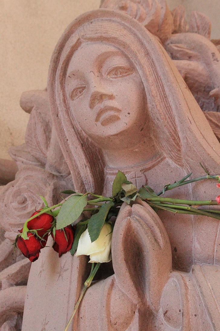 guadalupe verge, St parròquia catòlica anne, Estàtua de pedra, Roses, pregant, pedra, religiosos