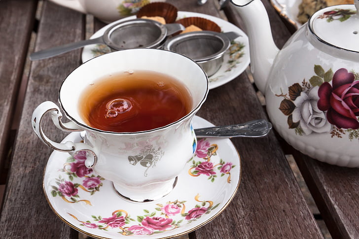 tee, service, Earl gray, tasse à thé, théière, infuseur de thé, bordure dorée