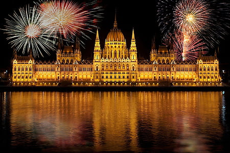 Budapest, Parlamentet, enligt Ungern, fyrverkerier, Lichtspiel, reflektion, Sky