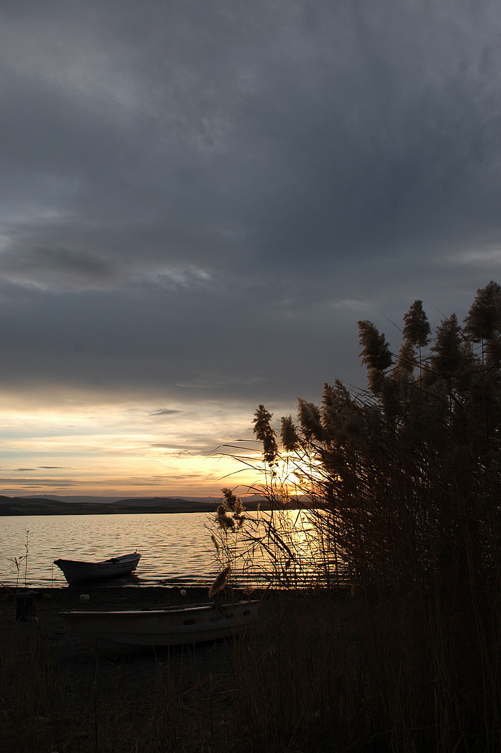 พระอาทิตย์ตก, ทะเลสาบเขื่อน hirfanlı, ในช่วงเย็น