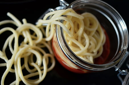 Espaguetis, pastes, vidre, flascó, salsa de tomàquet, contenidor, fideus
