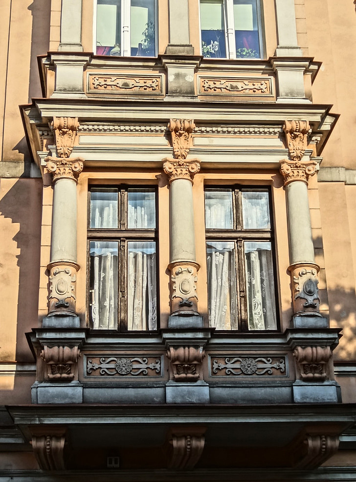 cieszkowskiego straat, Bydgoszcz, pilasters, het platform, gevel, gebouw, historische