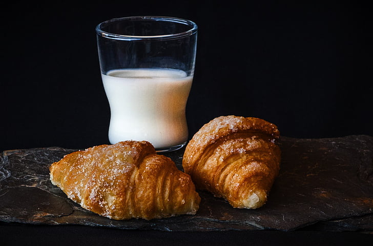 Brokastis, piens, croissant, Bulciņa, kūku, konditorejas izstrādājumi, pārtika