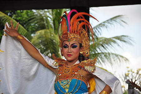 Bali, dejotājs, tradicionāli, dejas sānrādi, galvassegas, viena jauna sieviete, tikai sievietēm