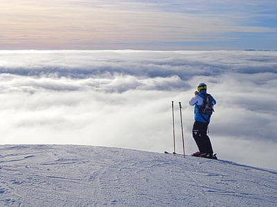 Slovenija, Krvavec, ski, skieur, brouillard, piste, coucher de soleil