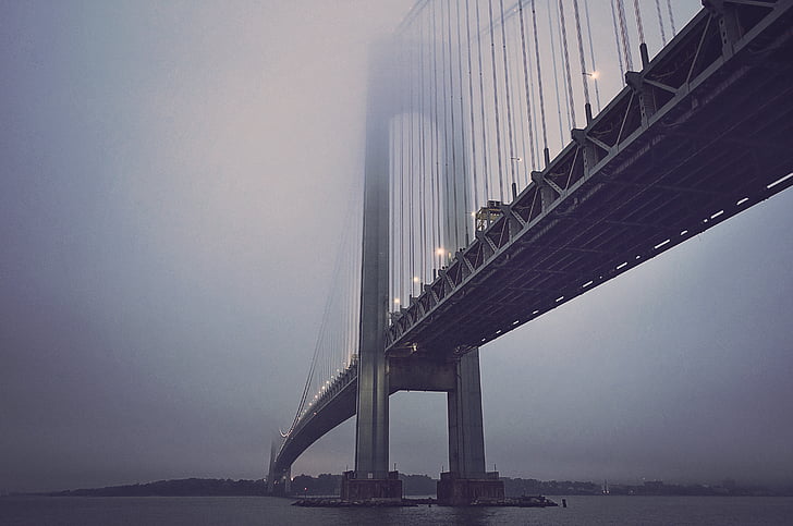 escala de grises, Foto, puente, hay niebla, tiempo en, agua, niebla