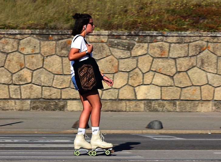 femme, patins à roues alignées, Ride, sol, femmes, à l’extérieur, gens