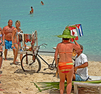 Tejedor de sombreros de Palma, Playa de Varadero, artesano, Playa, verano, vacaciones, junto al mar