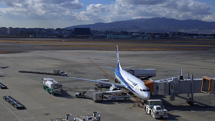 Japán, kék ég, Osaka airport, Osaka, repülőgép, minden nippon airways, Boeing 777