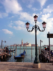 Venecija, Venezia, Serenissima, Italija, gondolomis, St Marko aikštėje, žibintai