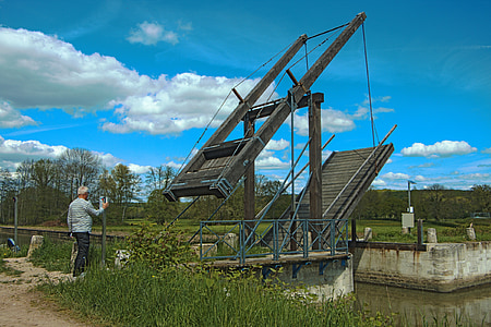 Zugbrücke, der Canal du nivernais, Nièvre, Wasserläufe, Navigation, Wasserstraße, Kanäle