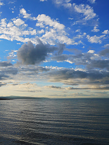 湖光山色, 蓝蓝的天空和洁白的云朵, 青海, 海, 海洋, 夏季, 视图