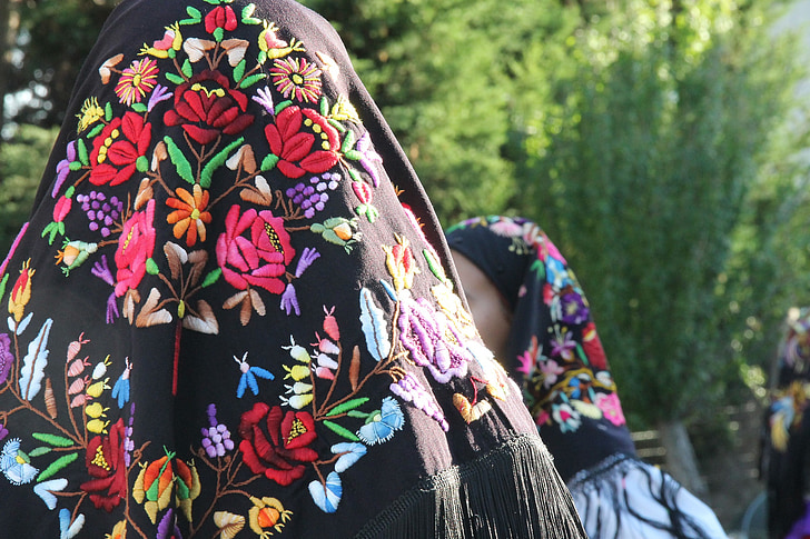 morals, traditions, sardinia, culture, embroidery, veils