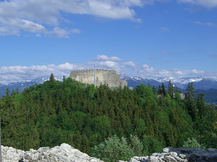 ruinas del castillo, Hohenfreyberg, Eisenberg, Allgäu, panorama de la montaña, cielo, azul
