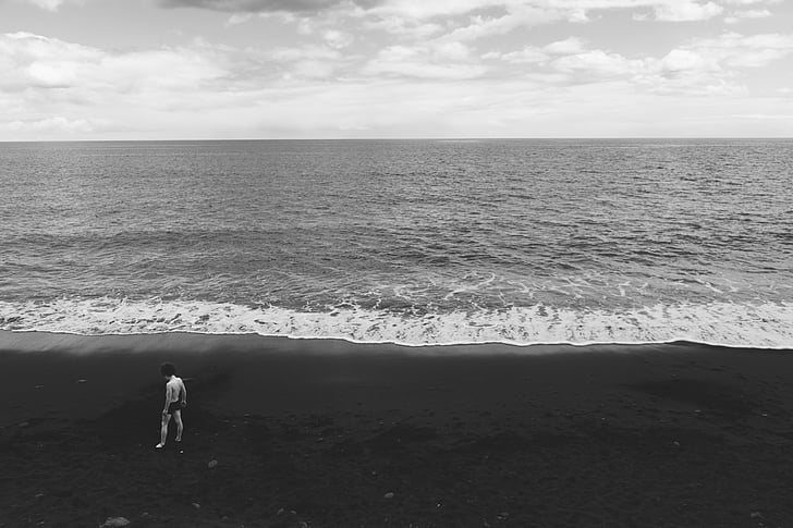 plajă, alb-negru, nori, natura, ocean, în aer liber, persoană