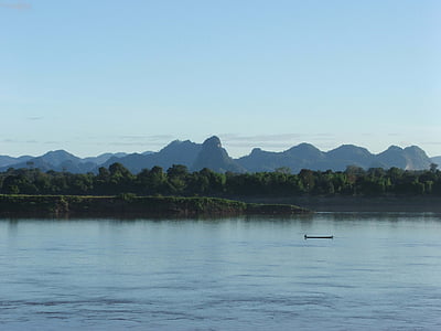 der Mekong mit Bergen, Fluss, Berg, Mekong-Fluss