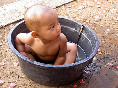 Baby, Indonesien, Baby-Badewanne, Waschen